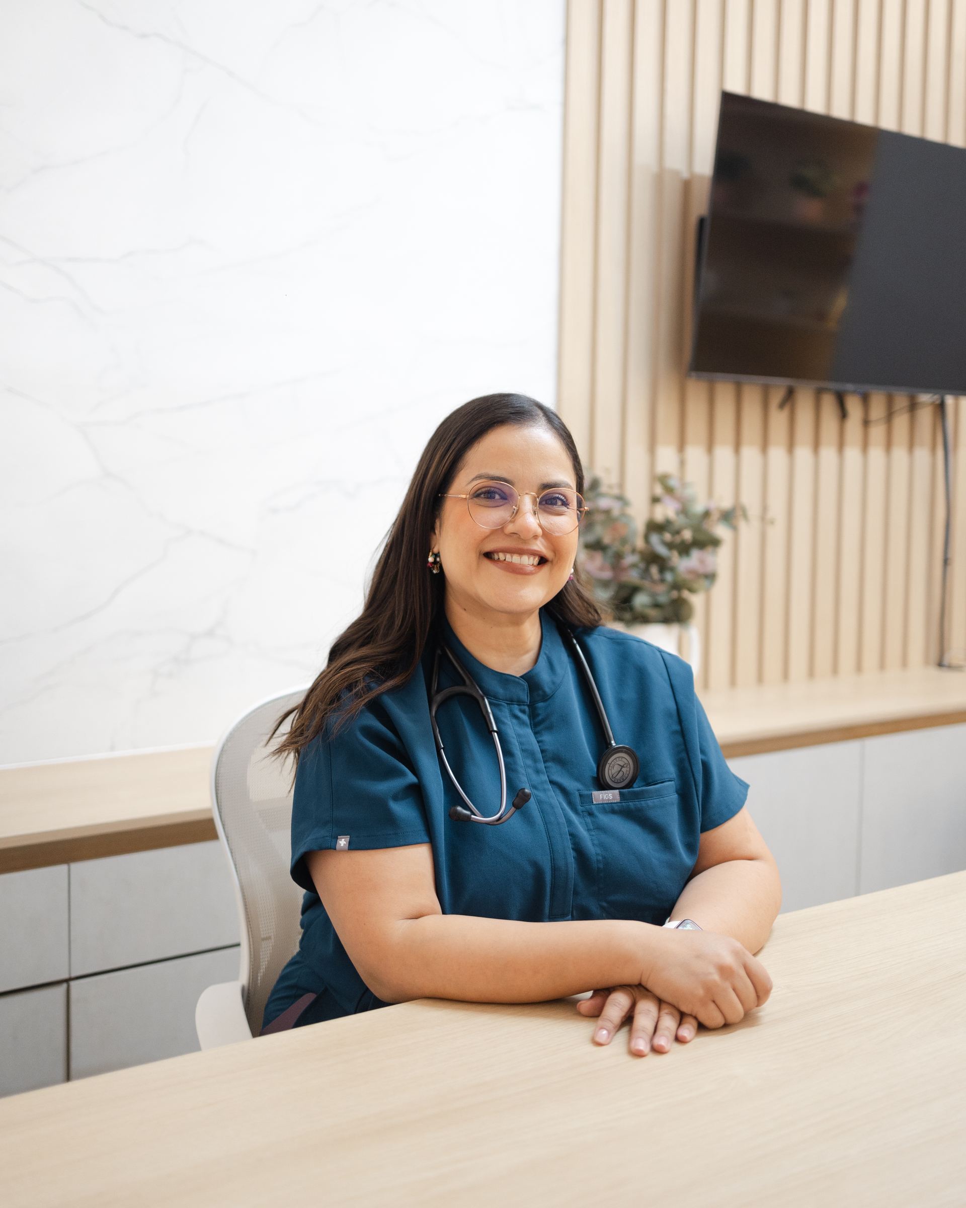 Dra. Angelina Martínez Longoria, ginecóloga en Monterrey, en su consultorio de Doctors Hospital East